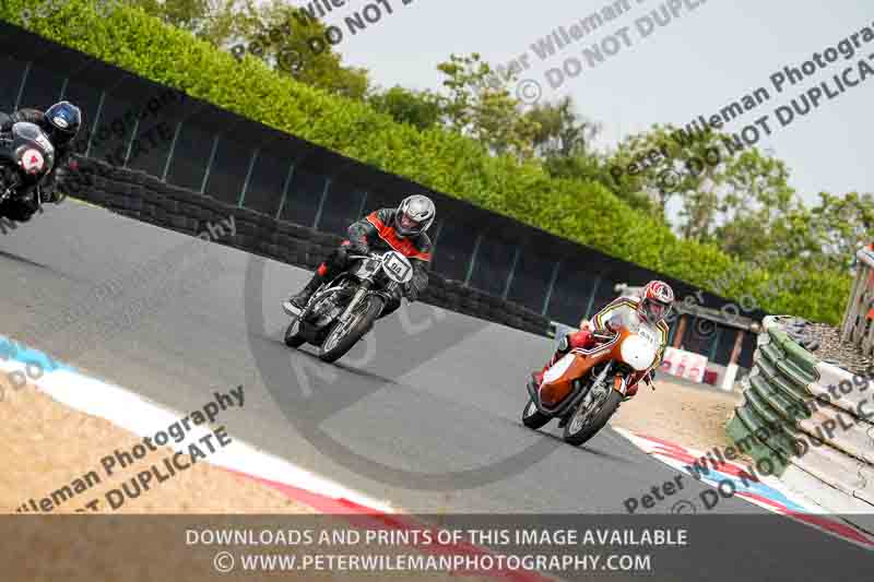 Vintage motorcycle club;eventdigitalimages;mallory park;mallory park trackday photographs;no limits trackdays;peter wileman photography;trackday digital images;trackday photos;vmcc festival 1000 bikes photographs